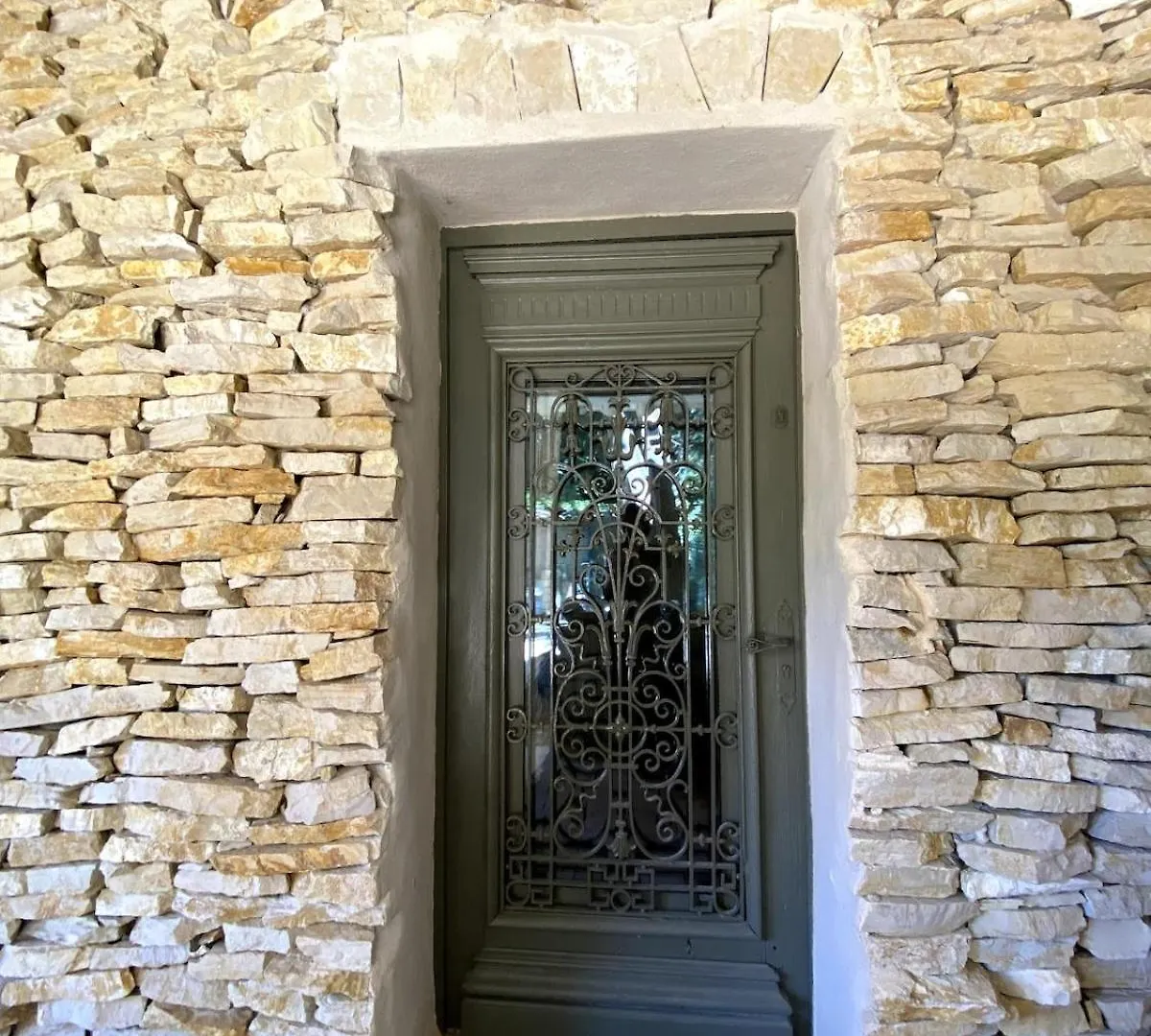 Maison Entiere 5 Min Du Centre D'Avignon Les Angles  Holiday home