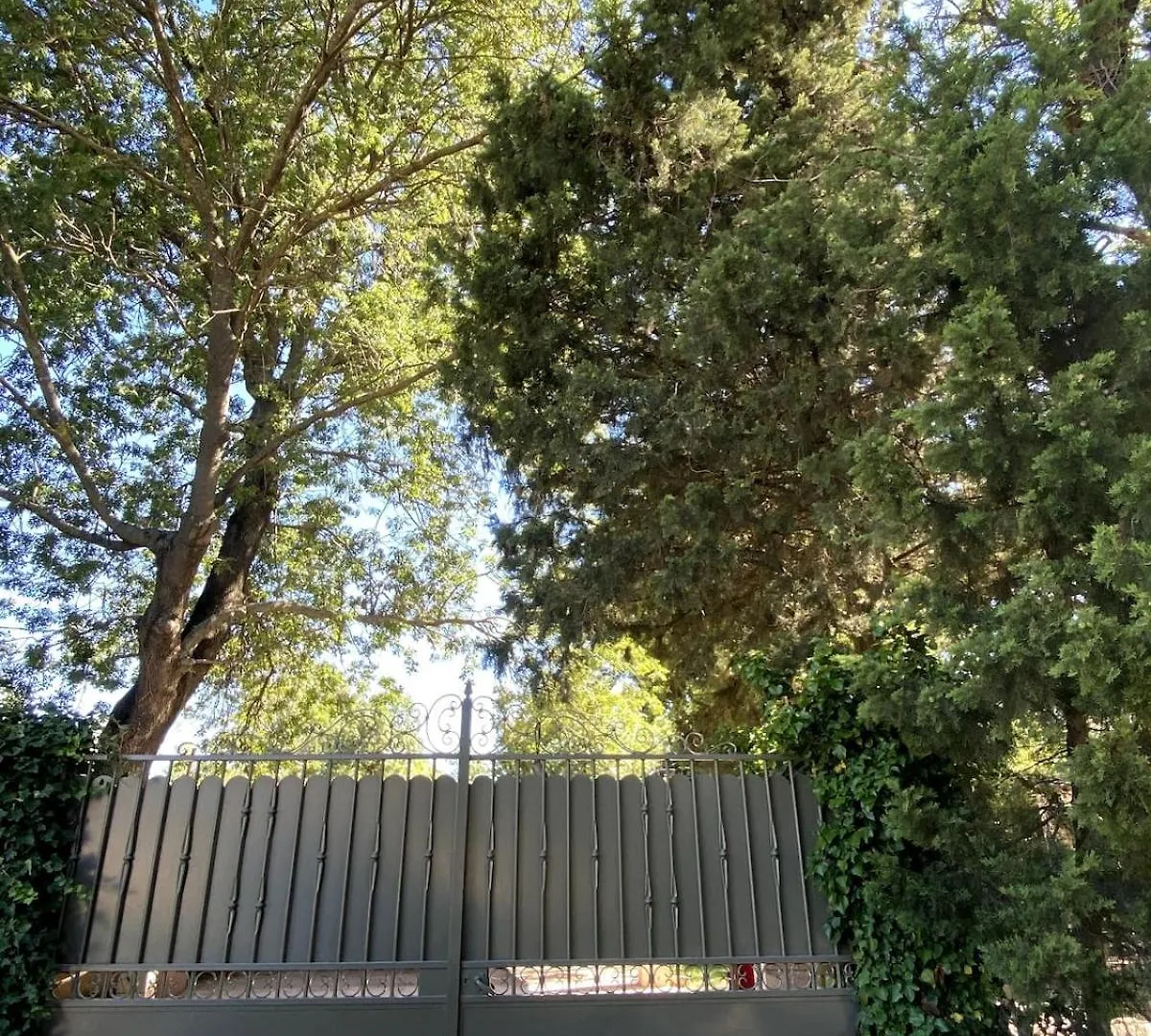 Maison Entiere 5 Min Du Centre D'Avignon Les Angles  Holiday home